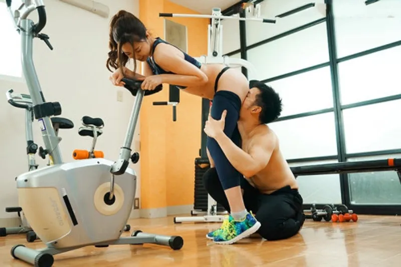 Xin người chồng đi tập gym, vợ vụng trộm với anh pt